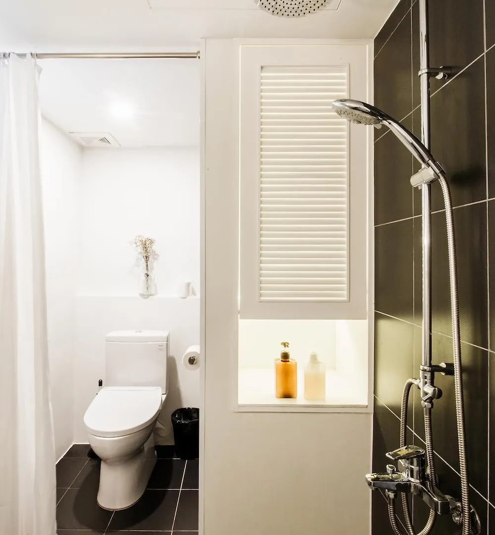 Circadian Tropical Studios In Central Saigon 호치민 홈스테이
